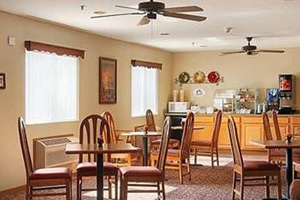 Capri Inn & Suites - Beatrice Restaurant foto